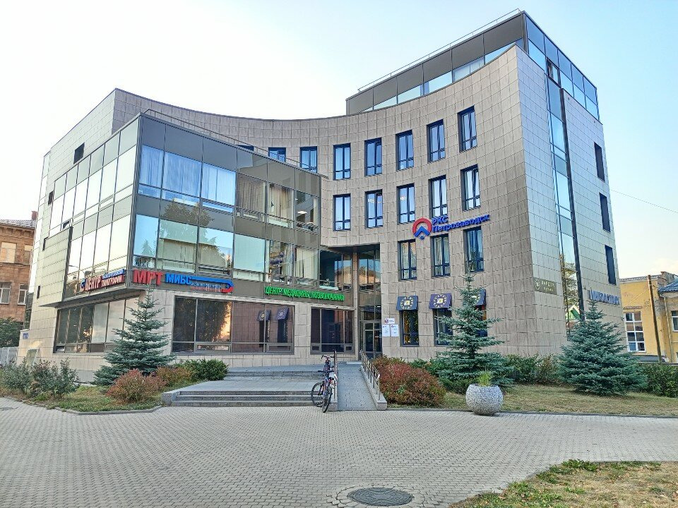 Аренда машино‑места в подземном паркинге делового центра «Лира»
Адрес: г. Петрозаводск, ул. Свердлова, 18.

Предлагаем в аренду надёжное и удобное машино‑место в охраняемом подземном паркинге делового центра «Лира».

Преимущества:
- круглосуточная охрана;
- система видеонаблюдения;
- удобный заезд и